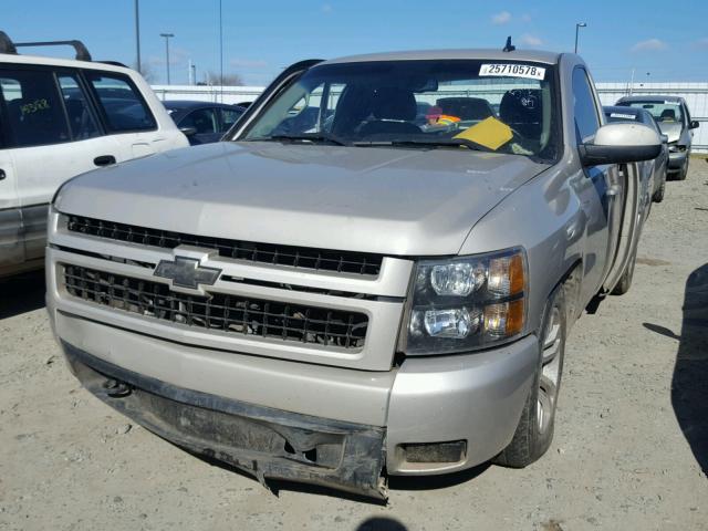 1GCEC14077Z534499 - 2007 CHEVROLET SILVERADO SILVER photo 2