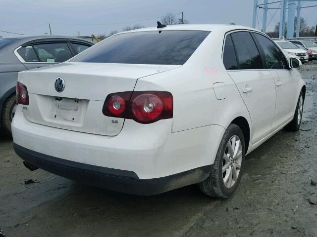 3VWRX7AJ6AM035141 - 2010 VOLKSWAGEN JETTA SE WHITE photo 4