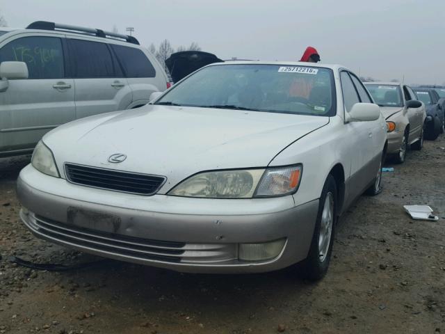 JT8BF22G1V0024388 - 1997 LEXUS ES 300 WHITE photo 2