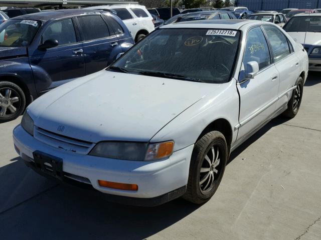 JHMCD5568RC102765 - 1994 HONDA ACCORD EX WHITE photo 2