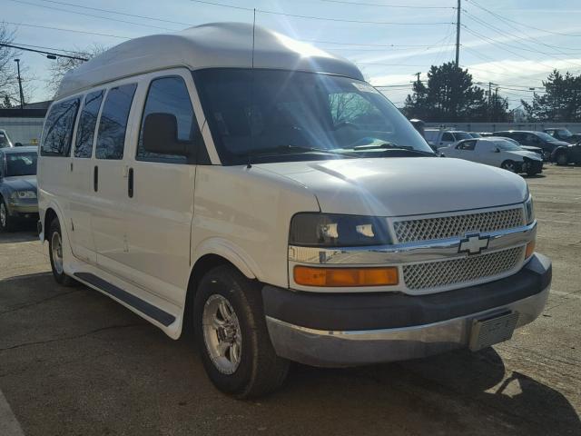 1GBFH15T031102879 - 2003 CHEVROLET EXPRESS G1 WHITE photo 1