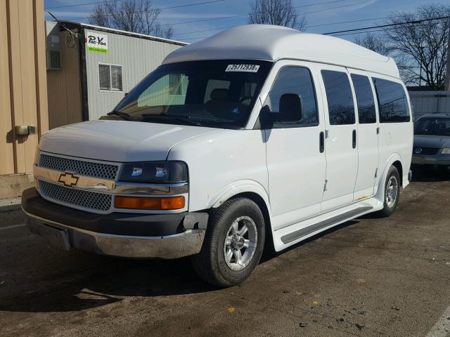 1GBFH15T031102879 - 2003 CHEVROLET EXPRESS G1 WHITE photo 2