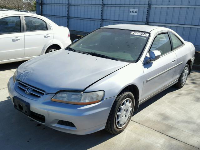 1HGCG32421A006020 - 2001 HONDA ACCORD LX SILVER photo 2