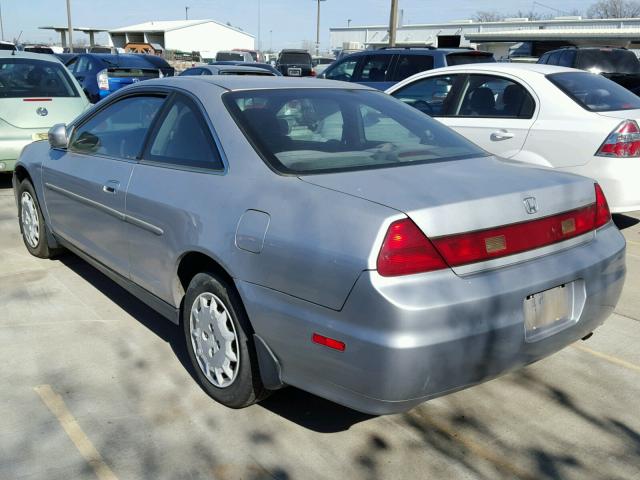 1HGCG32421A006020 - 2001 HONDA ACCORD LX SILVER photo 3