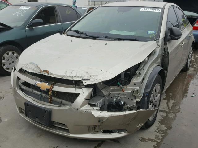 1G1PA5SH5D7164555 - 2013 CHEVROLET CRUZE LS GOLD photo 2