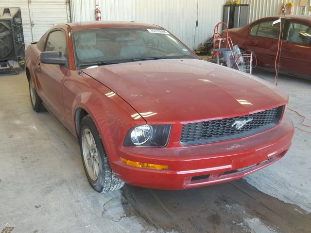 1ZVHT80N485145638 - 2008 FORD MUSTANG RED photo 1