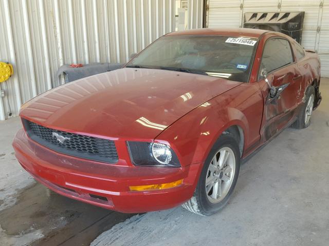 1ZVHT80N485145638 - 2008 FORD MUSTANG RED photo 2