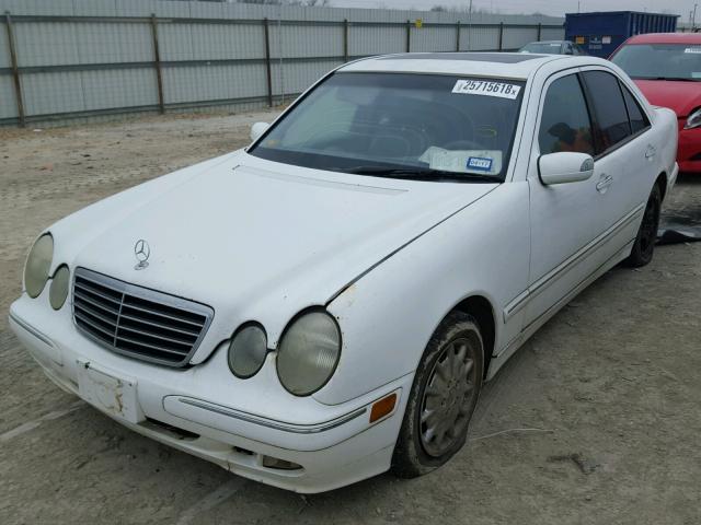 WDBJF65J0YB007584 - 2000 MERCEDES-BENZ E 320 WHITE photo 2