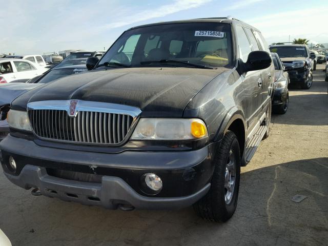 5LMPU28A0XLJ32947 - 1999 LINCOLN NAVIGATOR BLACK photo 2