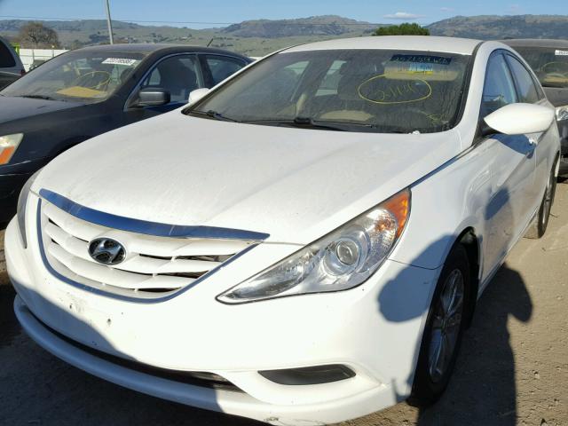 5NPEB4AC9CH450608 - 2012 HYUNDAI SONATA GLS WHITE photo 2