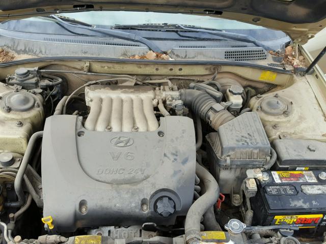 KMHWF35H42A645543 - 2002 HYUNDAI SONATA GLS GOLD photo 7