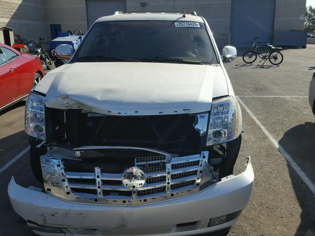 1GYFC43559R217028 - 2009 CADILLAC ESCALADE H WHITE photo 9