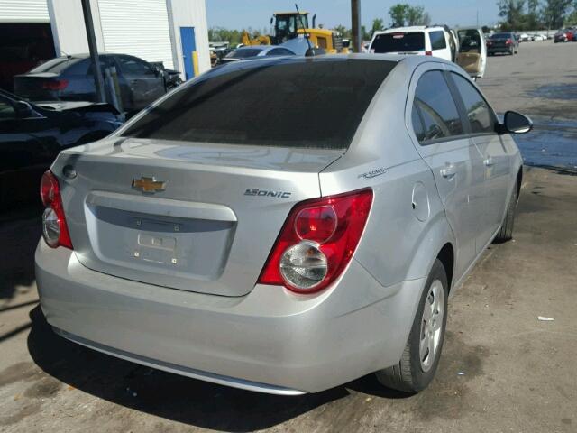 1G1JA5SH2F4149764 - 2015 CHEVROLET SONIC LS GRAY photo 4