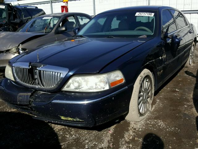 1LNHM81W94Y655852 - 2004 LINCOLN TOWN CAR E BLUE photo 2