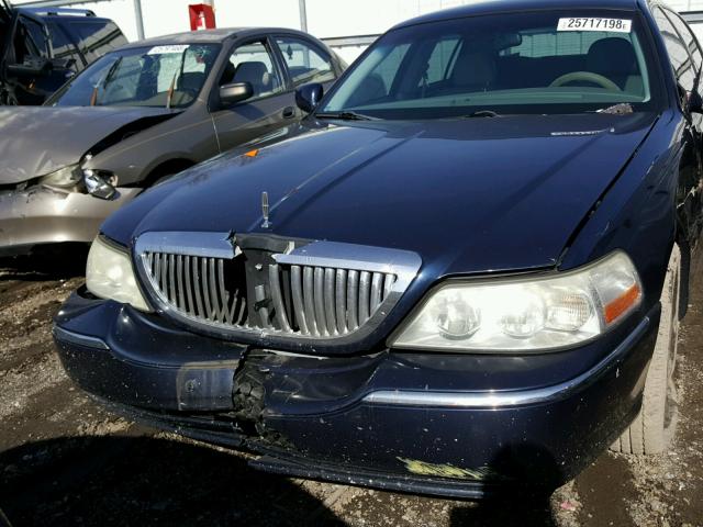 1LNHM81W94Y655852 - 2004 LINCOLN TOWN CAR E BLUE photo 9