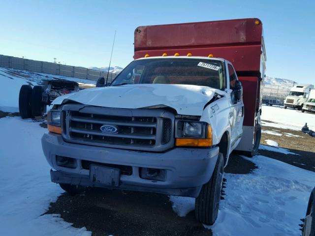 1FDAF57F51ED87994 - 2001 FORD F550 SUPER WHITE photo 2