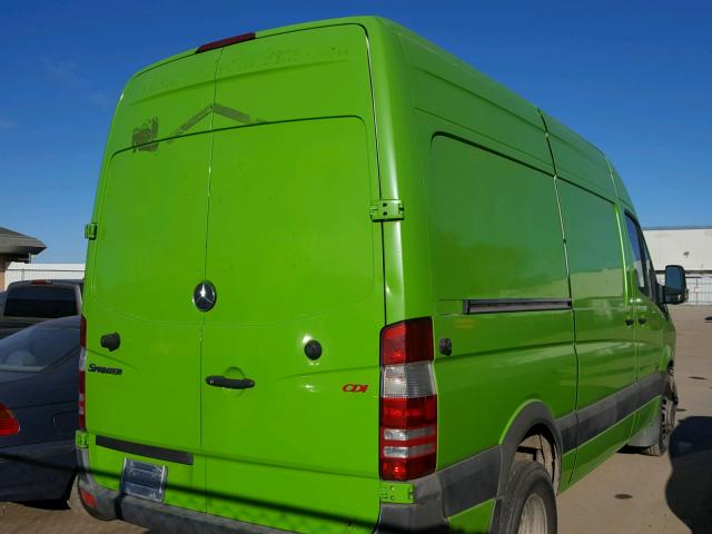 WD3PF3CC0A5444949 - 2010 MERCEDES-BENZ SPRINTER 3 GREEN photo 4