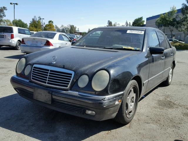 WDBJF55F3TJ010791 - 1996 MERCEDES-BENZ E 320 BLACK photo 2