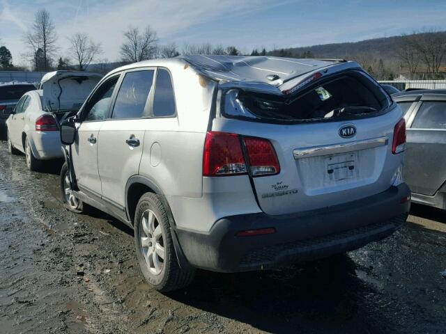 5XYKTCA17BG008098 - 2011 KIA SORENTO BA SILVER photo 3