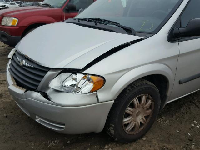 1A4GP45R26B746322 - 2006 CHRYSLER TOWN & COU SILVER photo 9