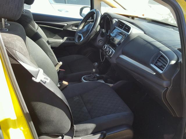 3HGGK5G51FM761778 - 2015 HONDA FIT LX Желтый фото 5