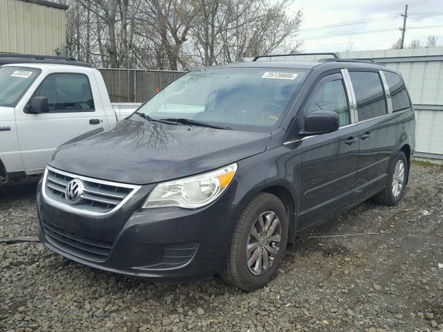 2C4RVABGXCR355003 - 2012 VOLKSWAGEN ROUTAN SE BLACK photo 2