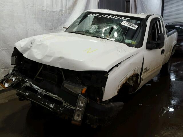 1GCHK29U45E226289 - 2005 CHEVROLET SILVERADO WHITE photo 2