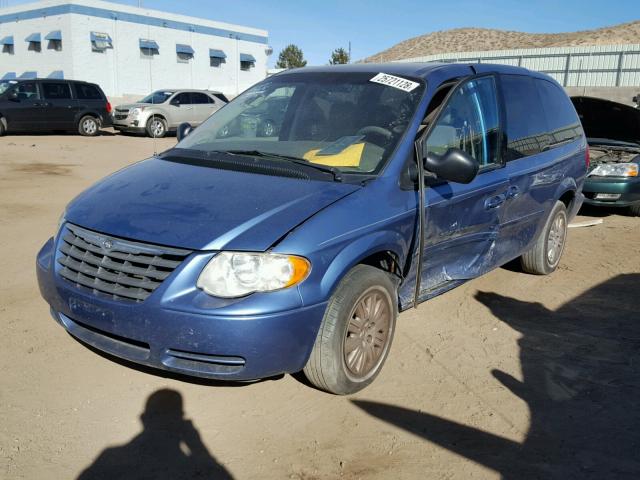 2A4GP44R97R174380 - 2007 CHRYSLER TOWN & COU BLUE photo 2