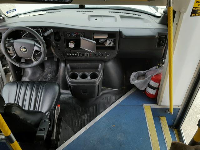 1GB3G3BL1B1151187 - 2011 CHEVROLET EXPRESS G3 WHITE photo 5