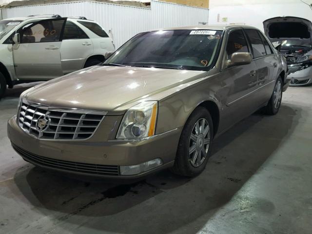 1G6KD57Y17U172985 - 2007 CADILLAC DTS TAN photo 2