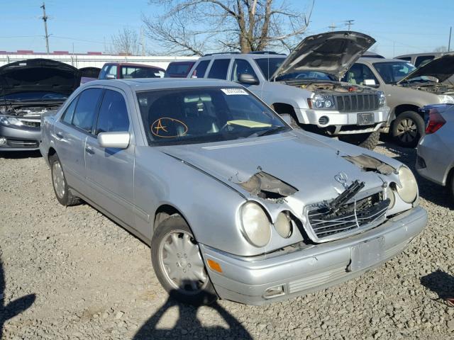 WDBJF65F9WA662857 - 1998 MERCEDES-BENZ E 320 SILVER photo 1