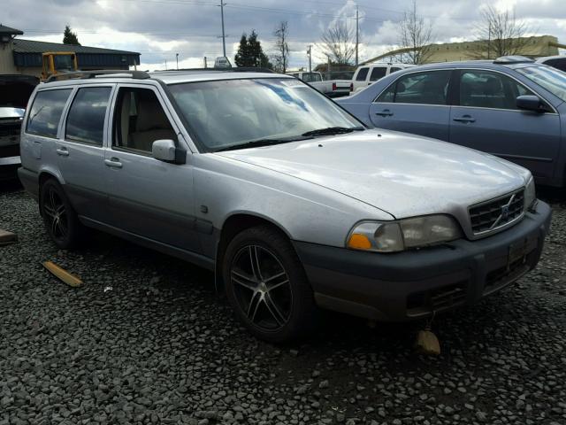 YV1LZ56D1X2592544 - 1999 VOLVO V70 XC SILVER photo 1