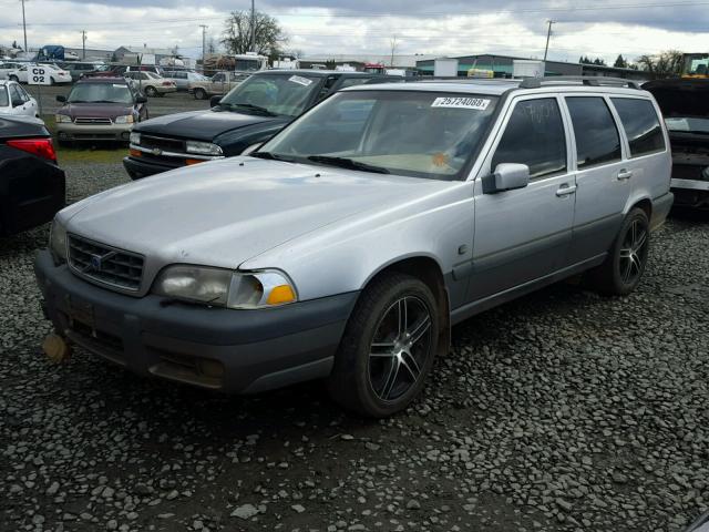 YV1LZ56D1X2592544 - 1999 VOLVO V70 XC SILVER photo 2