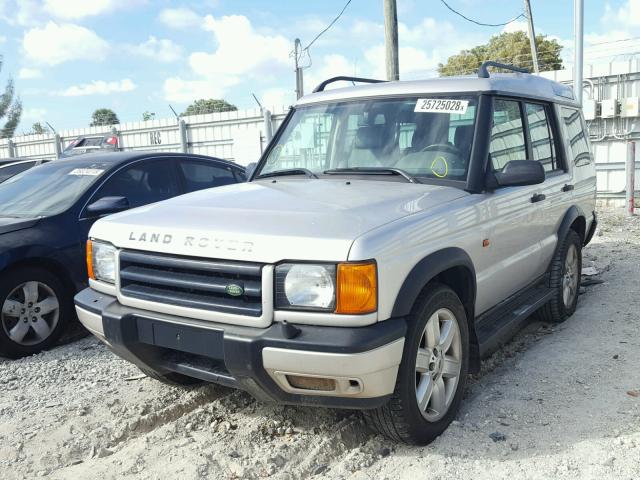 SALTY1546YA257766 - 2000 LAND ROVER DISCOVERY SILVER photo 2