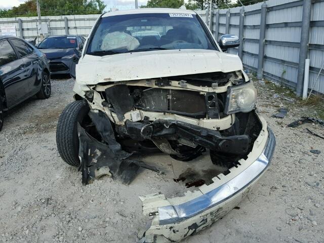 1A8HX58P77F528633 - 2007 CHRYSLER ASPEN LIMI WHITE photo 9