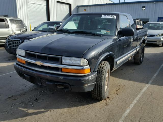 1GCDT19W618165608 - 2001 CHEVROLET S10 BLACK photo 2