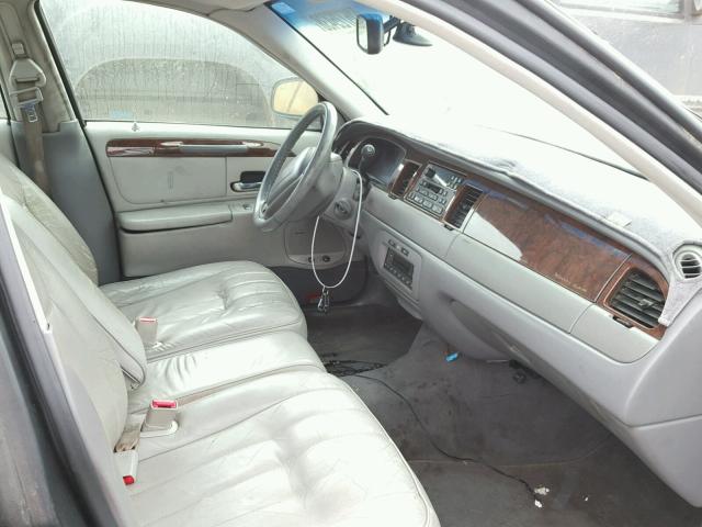 1LNFM81W7WY652507 - 1998 LINCOLN TOWN CAR E GREEN photo 5