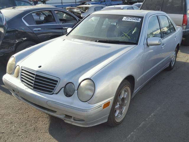 WDBJF70J41B188093 - 2001 MERCEDES-BENZ E 430 SILVER photo 2