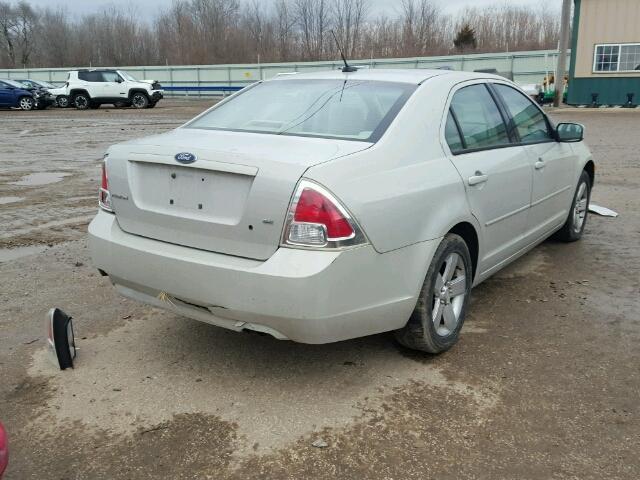 3FAHP07Z28R119267 - 2008 FORD FUSION SE SILVER photo 4