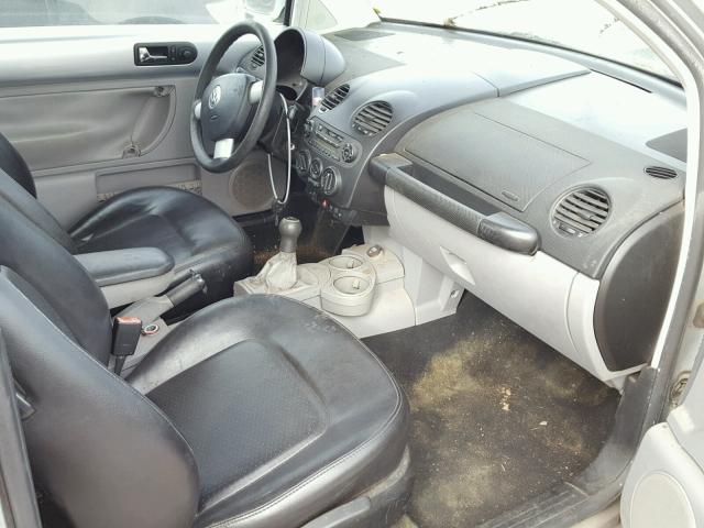 3VWCK21C53M407130 - 2003 VOLKSWAGEN NEW BEETLE 银色 照片 5