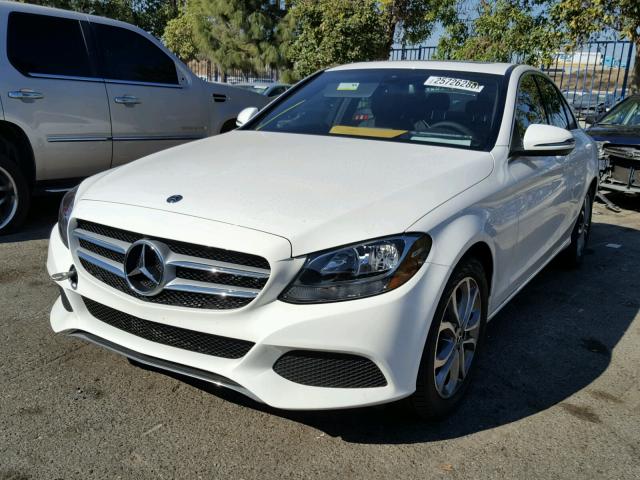 55SWF4JBXJU257586 - 2018 MERCEDES-BENZ C 300 WHITE photo 2