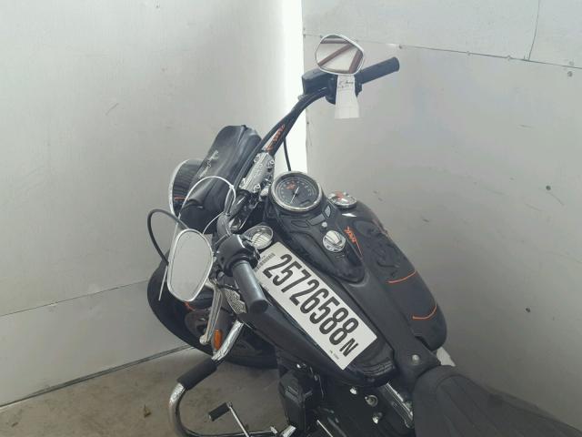 1HD1JRV18HB019644 - 2017 HARLEY-DAVIDSON FLS SOFTAI 黑色 照片 5