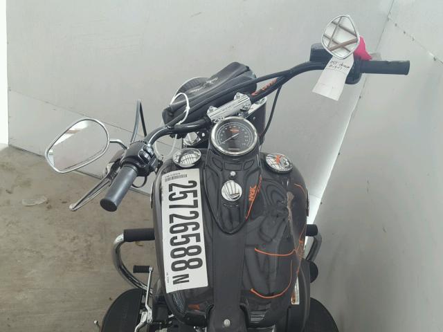 1HD1JRV18HB019644 - 2017 HARLEY-DAVIDSON FLS SOFTAI 黑色 照片 9