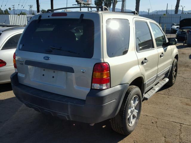 1FMYU03105KE02331 - 2005 FORD ESCAPE XLT SILVER photo 4