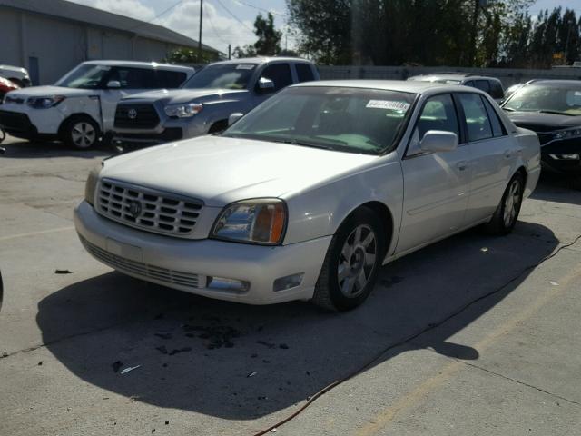 1G6KF5797YU296716 - 2000 CADILLAC DEVILLE DT WHITE photo 2