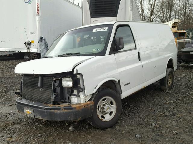 1GCGG25V741122901 - 2004 CHEVROLET EXPRESS G2 WHITE photo 2