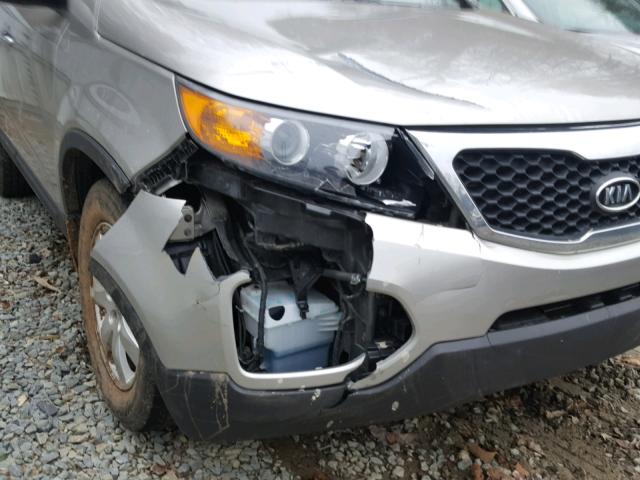 5XYKT4A69CG276377 - 2012 KIA SORENTO BA SILVER photo 9