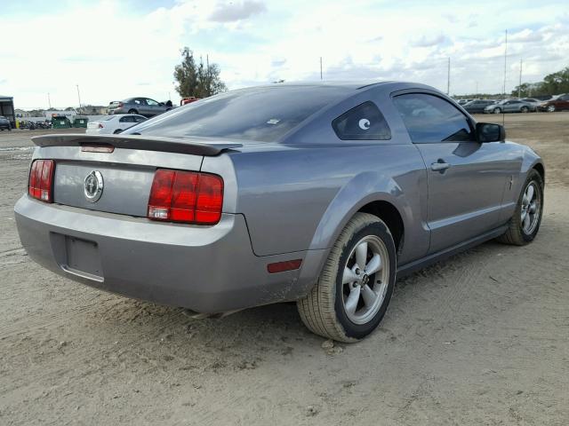 1ZVFT80N375369621 - 2007 FORD MUSTANG GRAY photo 4