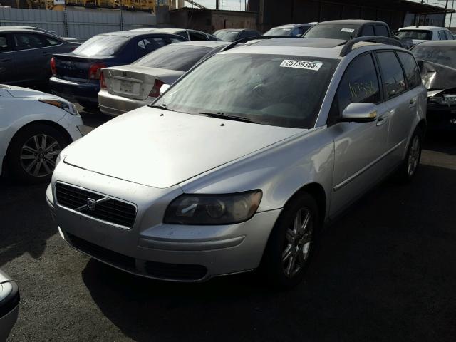 YV1MW382362163711 - 2006 VOLVO V50 2.4I GRAY photo 2