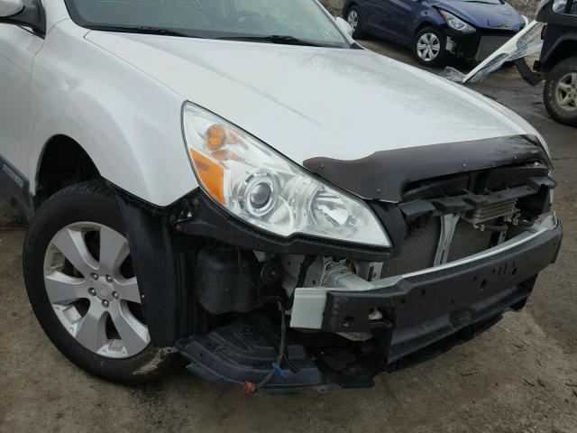 4S4BRBCCXA3338601 - 2010 SUBARU OUTBACK 2. WHITE photo 9